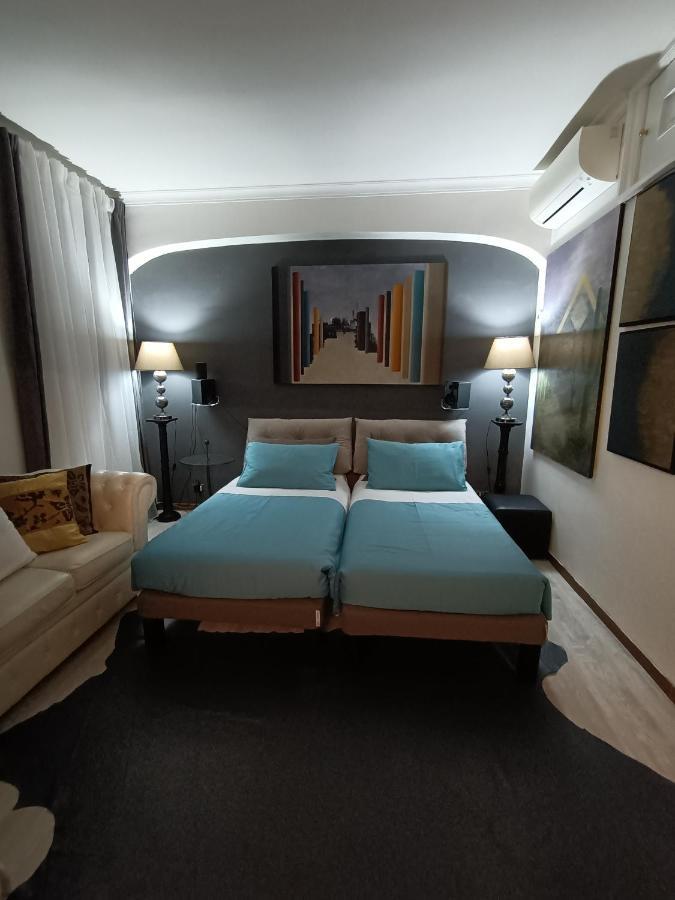 Spanish Steps Bedroom Pensión
