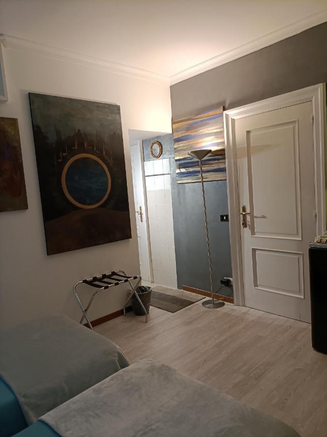 Spanish Steps Bedroom Pensión